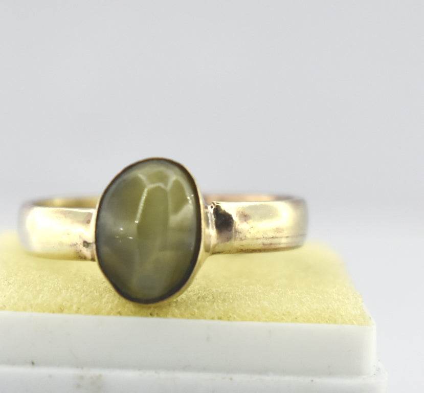 Cat's Eye (Lehsunia) Ring in Panchdhatu – Gold-Plated - Aemorio
