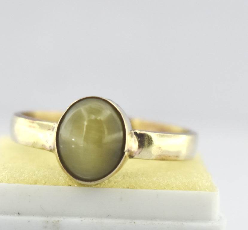 Cat's Eye (Lehsunia) Ring in Panchdhatu – Gold-Plated - Aemorio